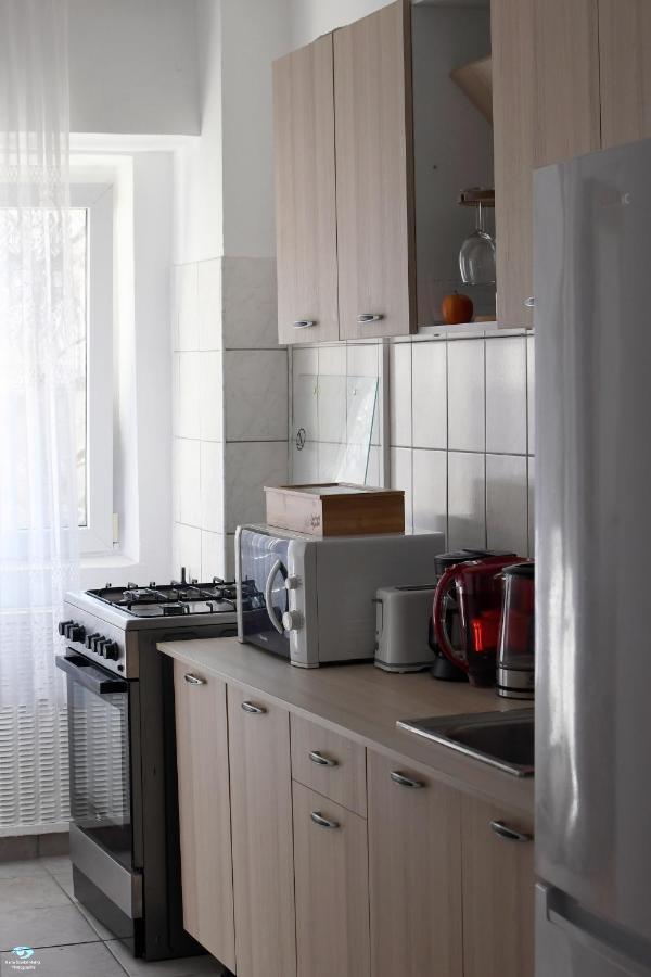 Modern Semi-central 1 Bedroom Apartment, 3 Parks Nearby Bucarest